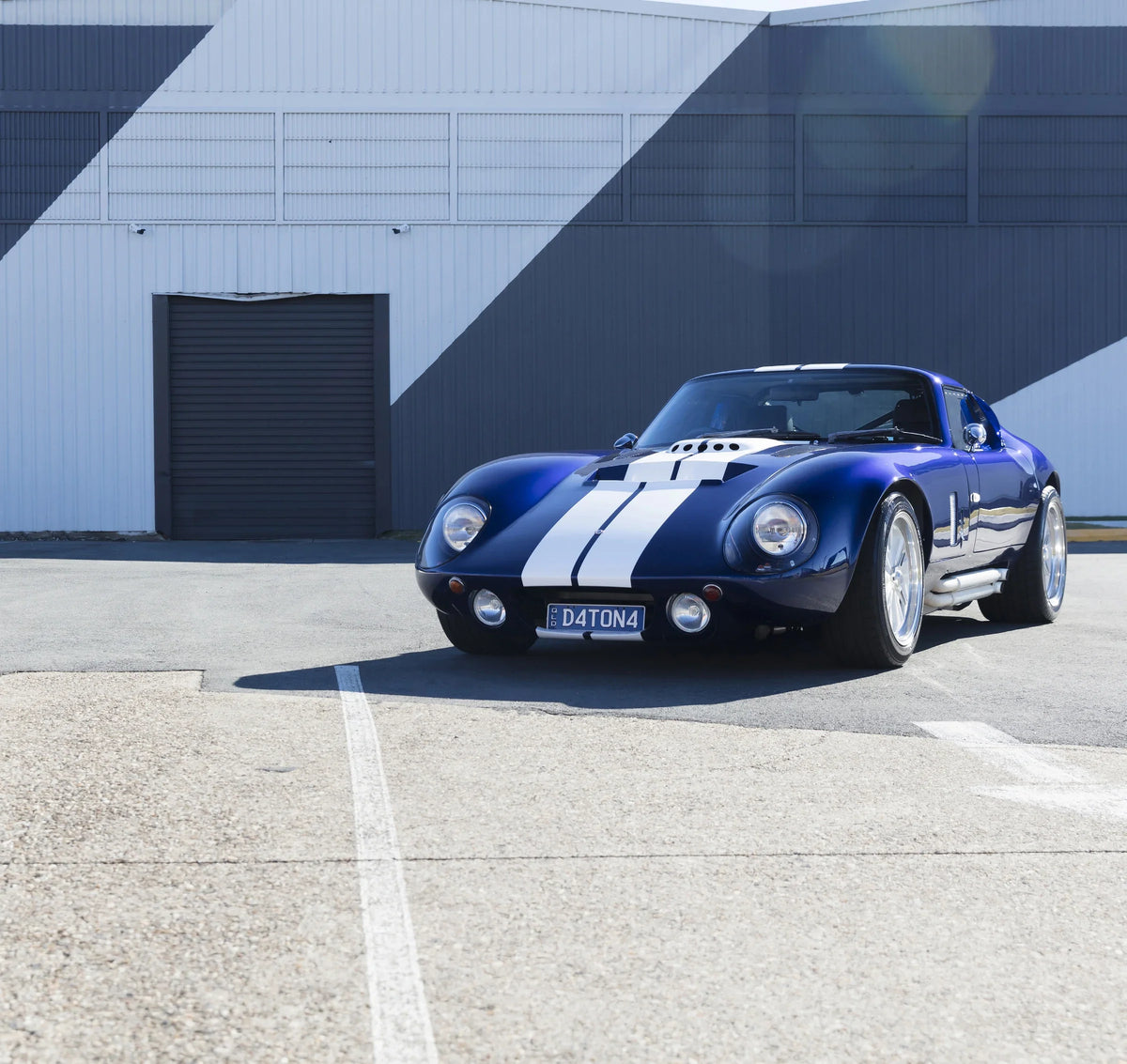 Alfredo Mendez’s blue Factory Five Daytona coupe
